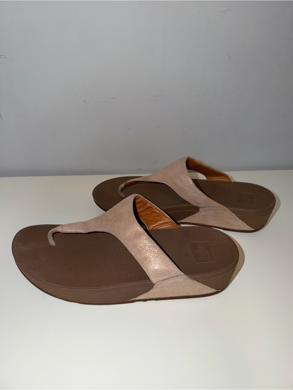 FitFlop rose gold shimmer flip flop sandals